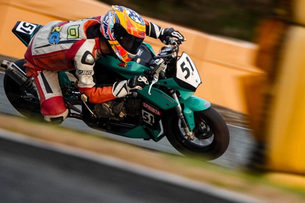 YCF GP107で8時間耐久レースに出場！